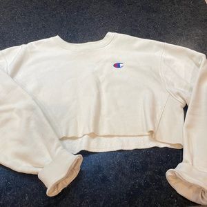 Women’s champion cropped crewneck. Size small